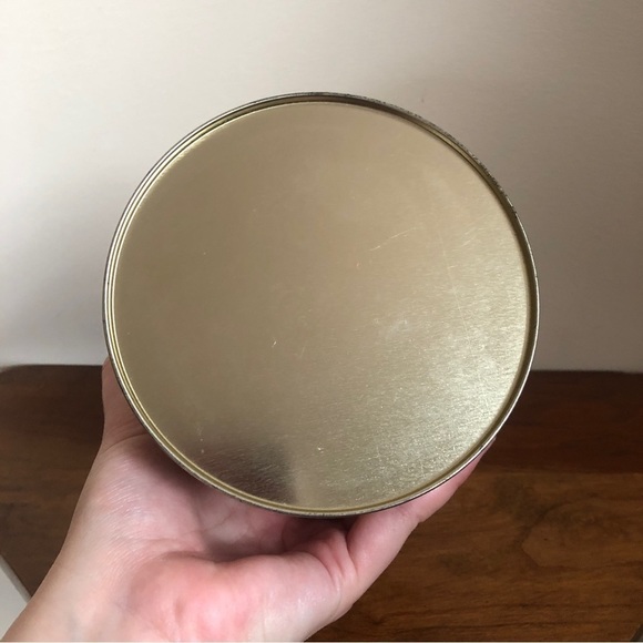 Vintage crayon themed tin - Picture 6 of 8